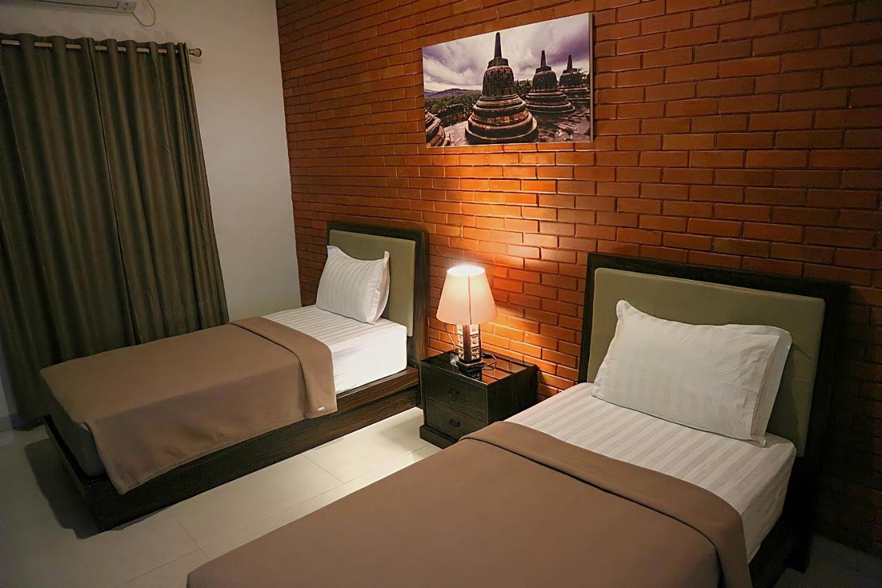 Omah Watu Homestay Yogyakarta Ngoại thất bức ảnh